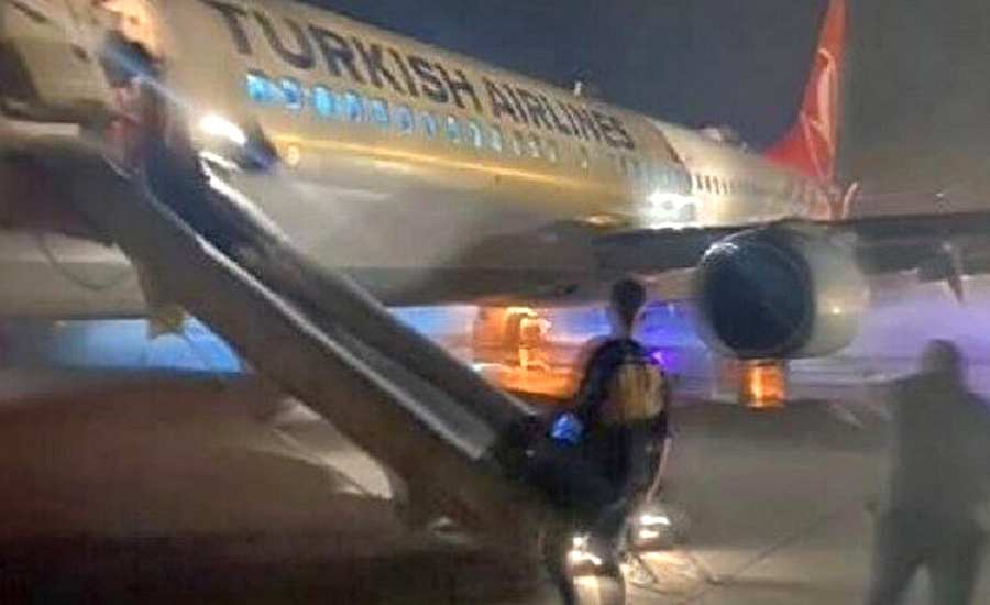 INCIDENT: Turkish 737 Bursts All Main Tires!