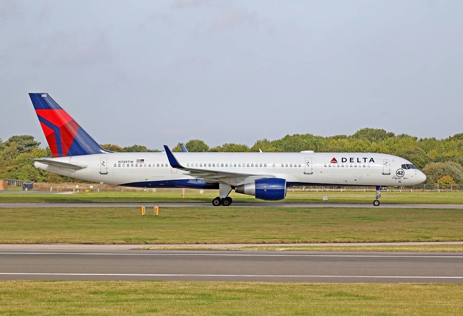 INCIDENT: Delta 757 Smoke In Passenger Cabin
