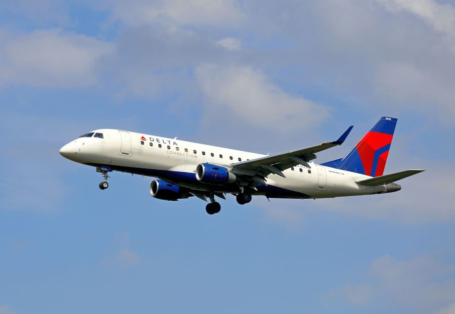 Delta Connection E175 Flight Loses All Instruments!