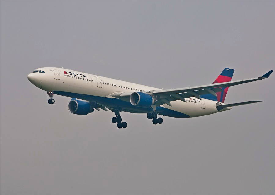 INCIDENT: Delta A330 Lands SHORT Of Runway!