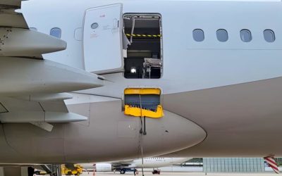 ACCIDENT: Asiana A321 Door Opens In Flight!