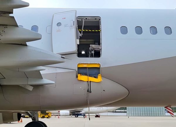 ACCIDENT: Asiana A321 Door Opens In Flight! - Mentour Pilot