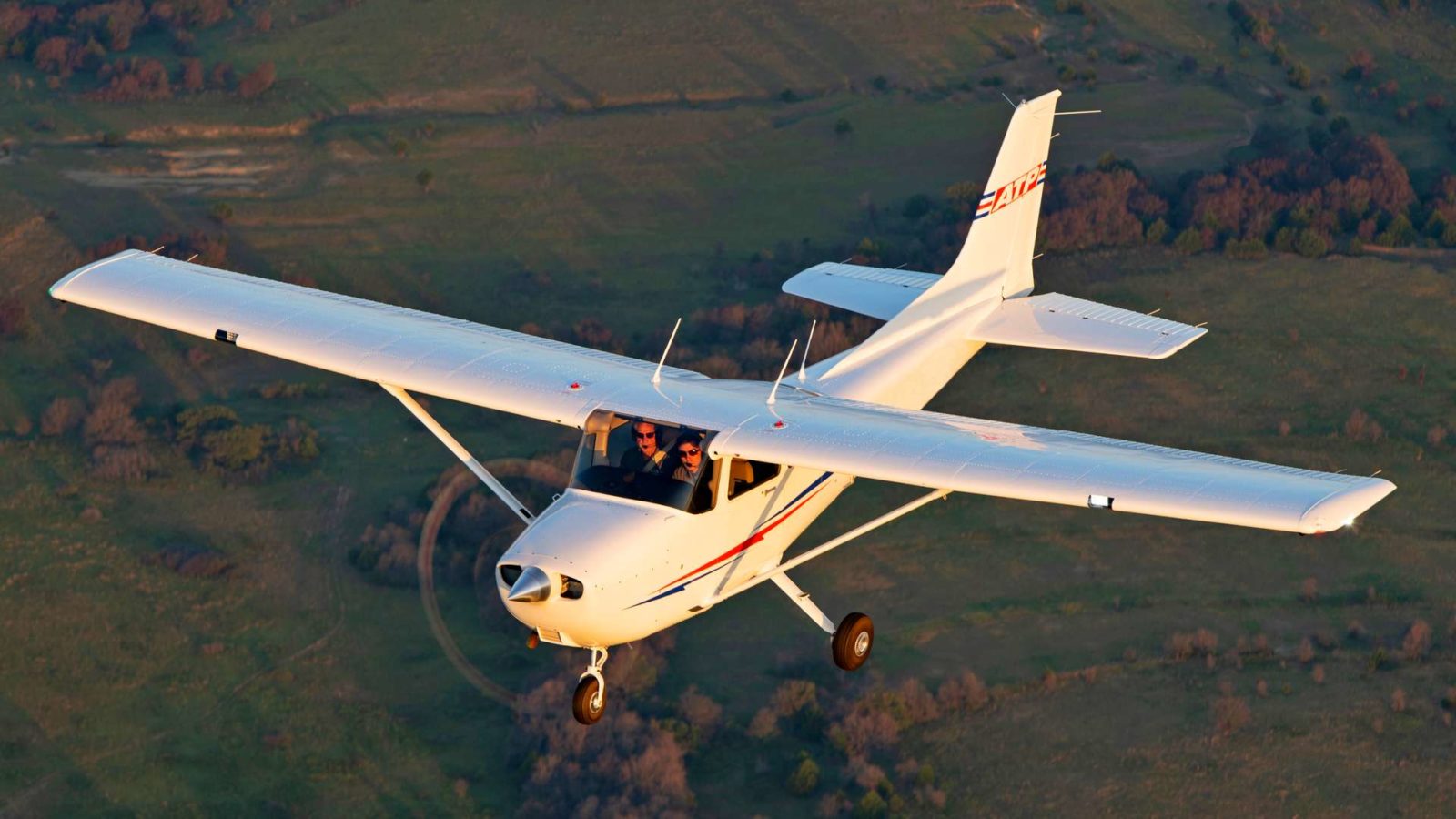 Pilot Training Fever: ATP Flight School Orders 40 Cessna 172s - Mentour ...