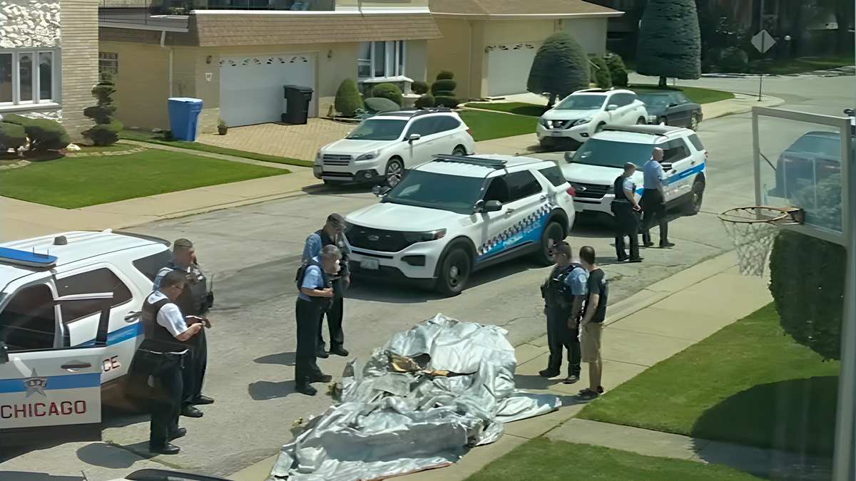 INCIDENT: United 767 Loses Slide Over Chicago!