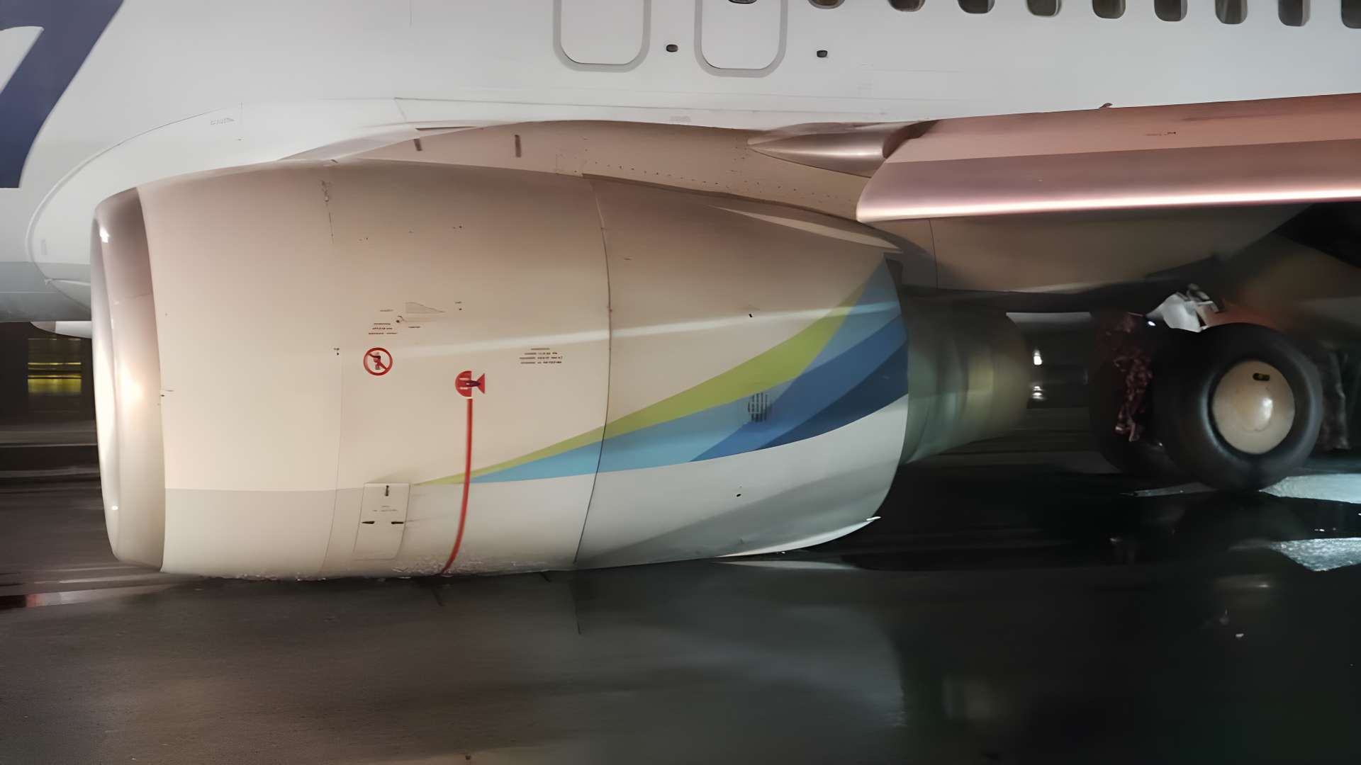 ACCIDENT: Alaska 737-800 Gear Leg Punches Through Wing