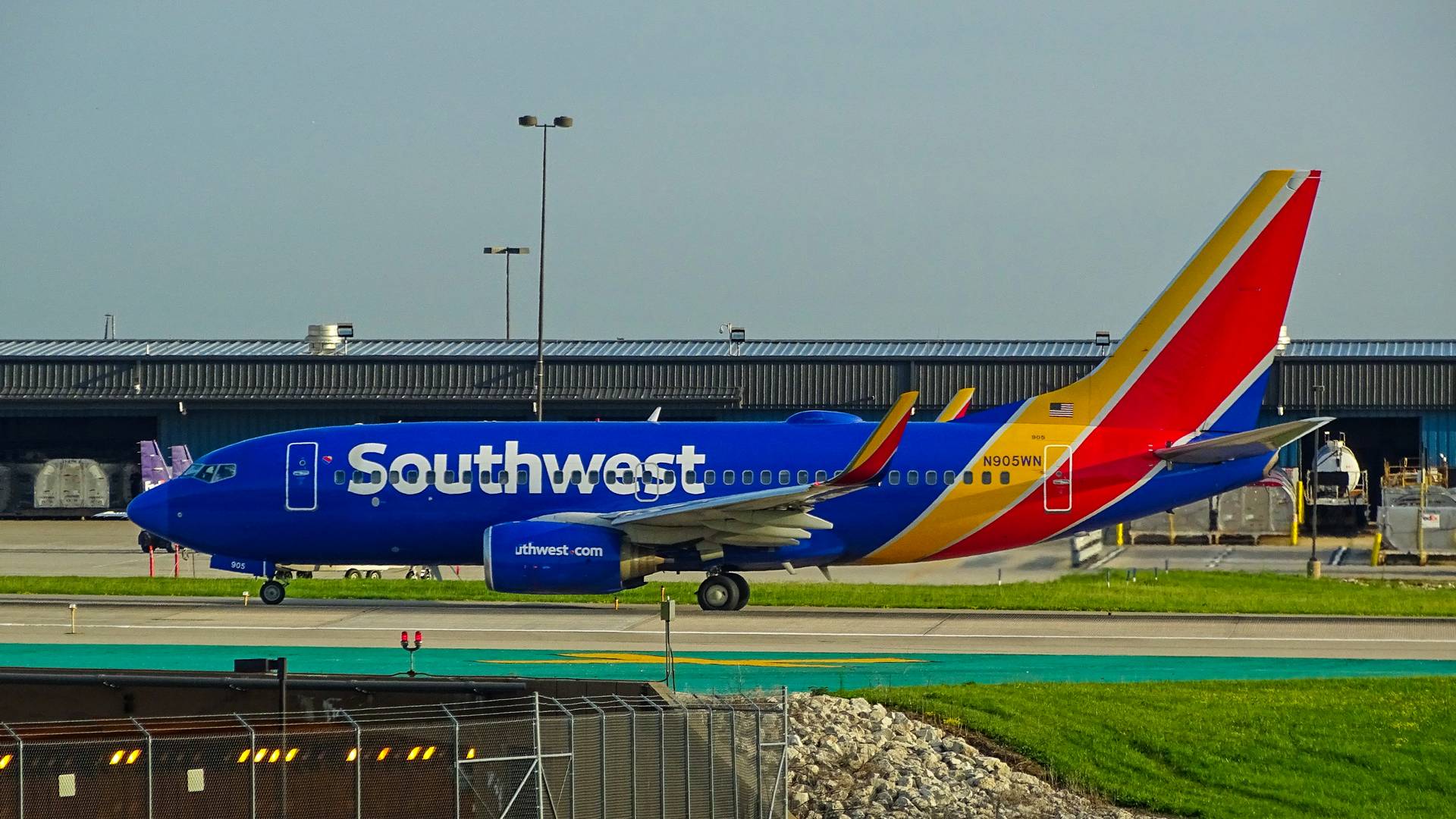 INCIDENT: Southwest 737 & Business Jet Get Too Close