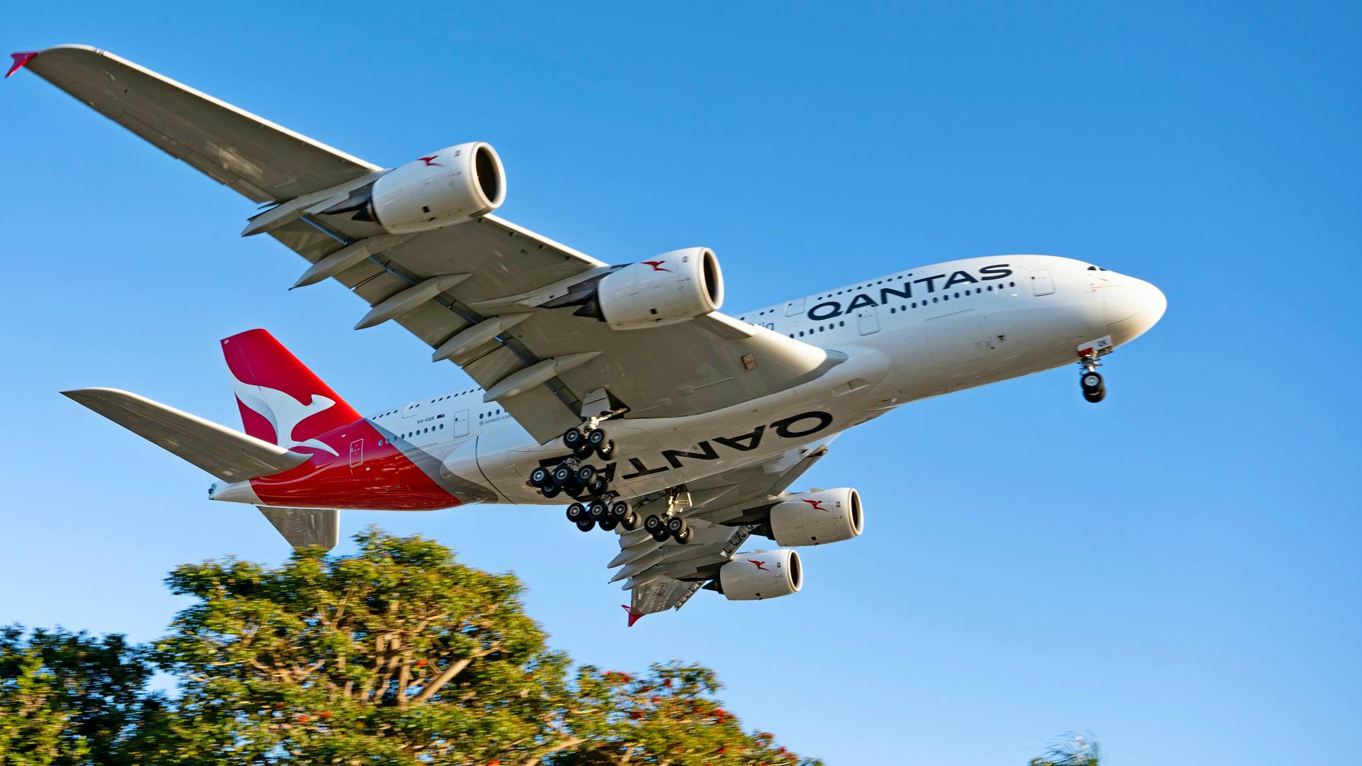 Beyond the A380: Qantas Gets More Boeing 787s, Airbus A350s