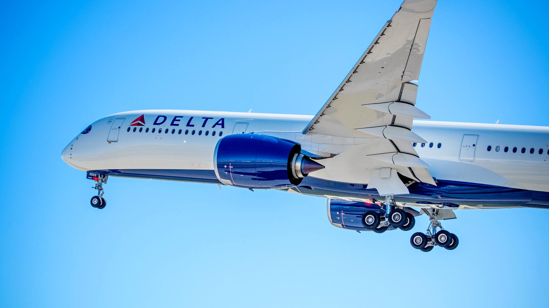 Delta Airbus A350 Makes… Smelly Return to Atlanta!