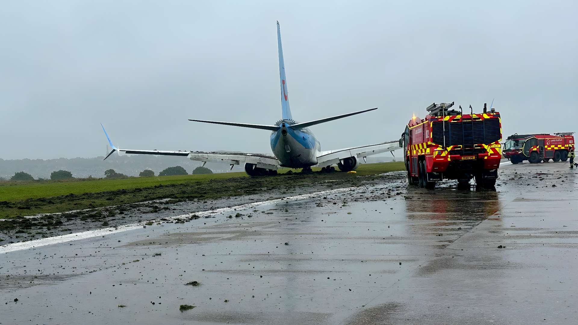 INCIDENT: TUI 737 Flight Has Runway Excursion In Bad Weather