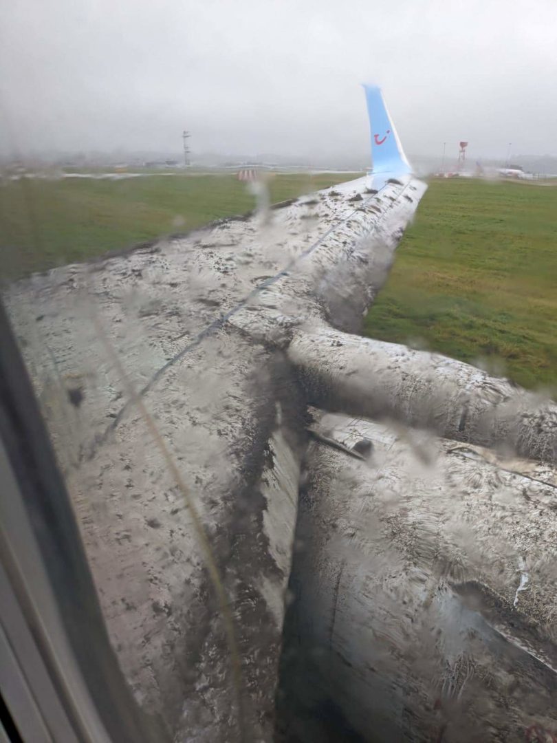 INCIDENT: TUI 737 Flight Has Runway Excursion In Bad Weather