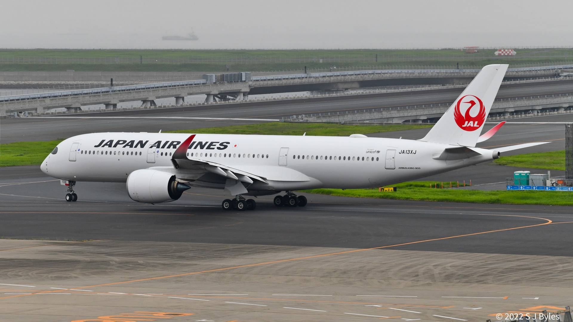 BREAKING: JAL Airbus A350 On Fire After Hitting Other Aircraft
