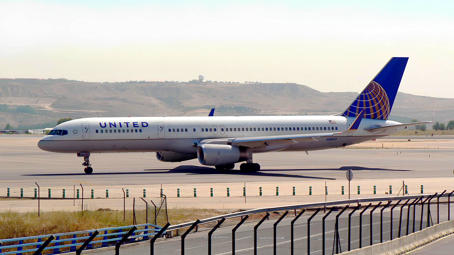 Incident: United 757 Loses Wheel On Departure