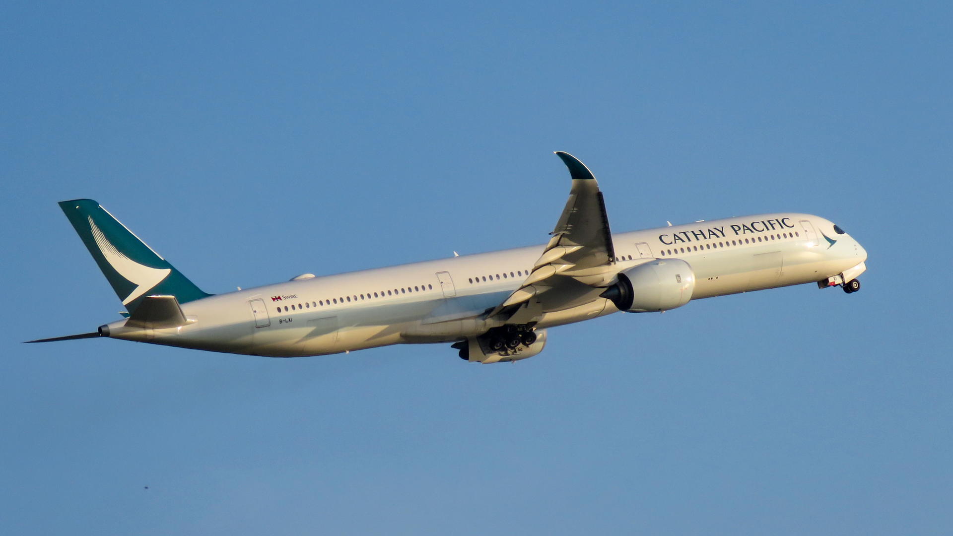 Cathay Pacific A350 Engine Issue Prompts Fleet Grounding!