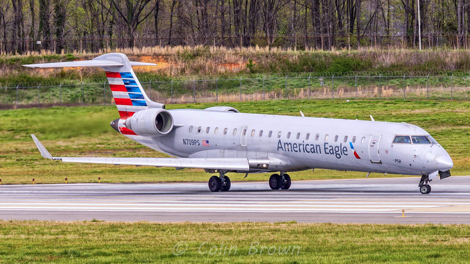 BREAKING: PSA (American Eagle) CRJ-700 Midair With Helicopter - Mentour ...