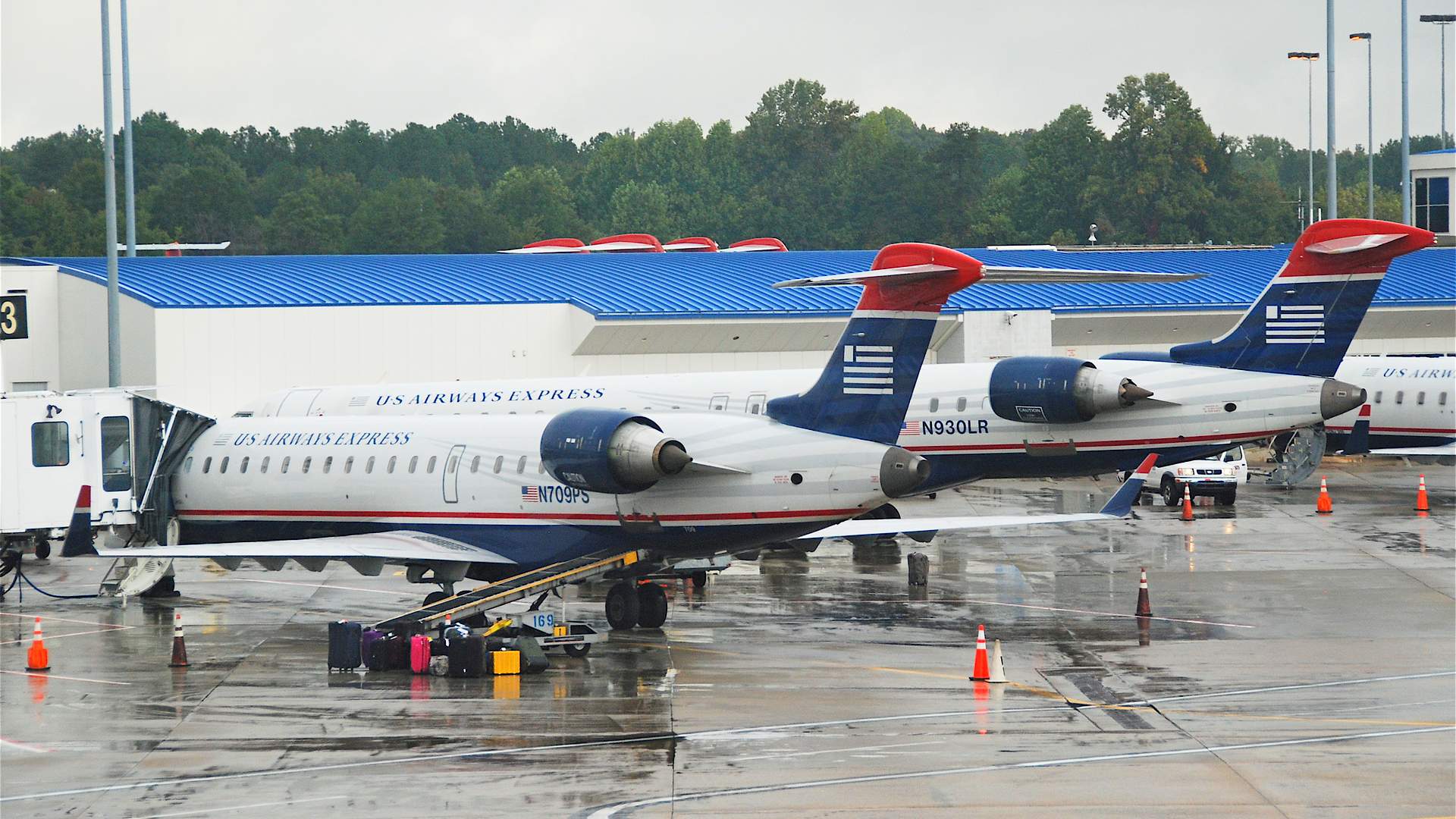 BREAKING: PSA (American Eagle) CRJ-700 Midair With Helicopter