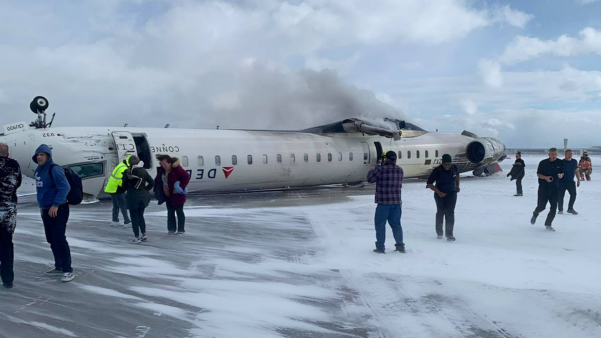 ACCIDENT: Delta Connection CRJ-900 Rolls Inverted On Landing!