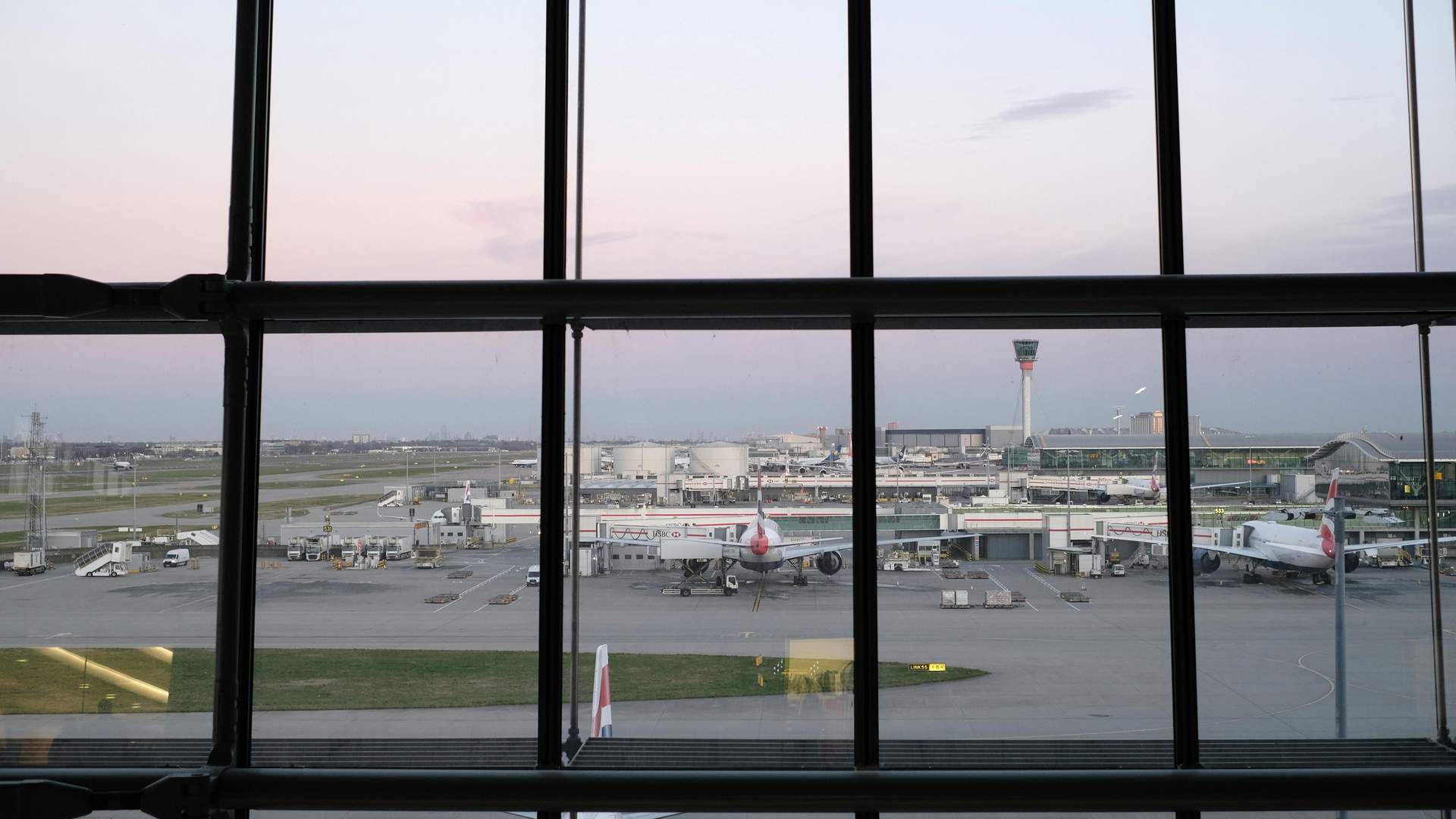 Heathrow Shuts Down After Fire Causes Power Outage